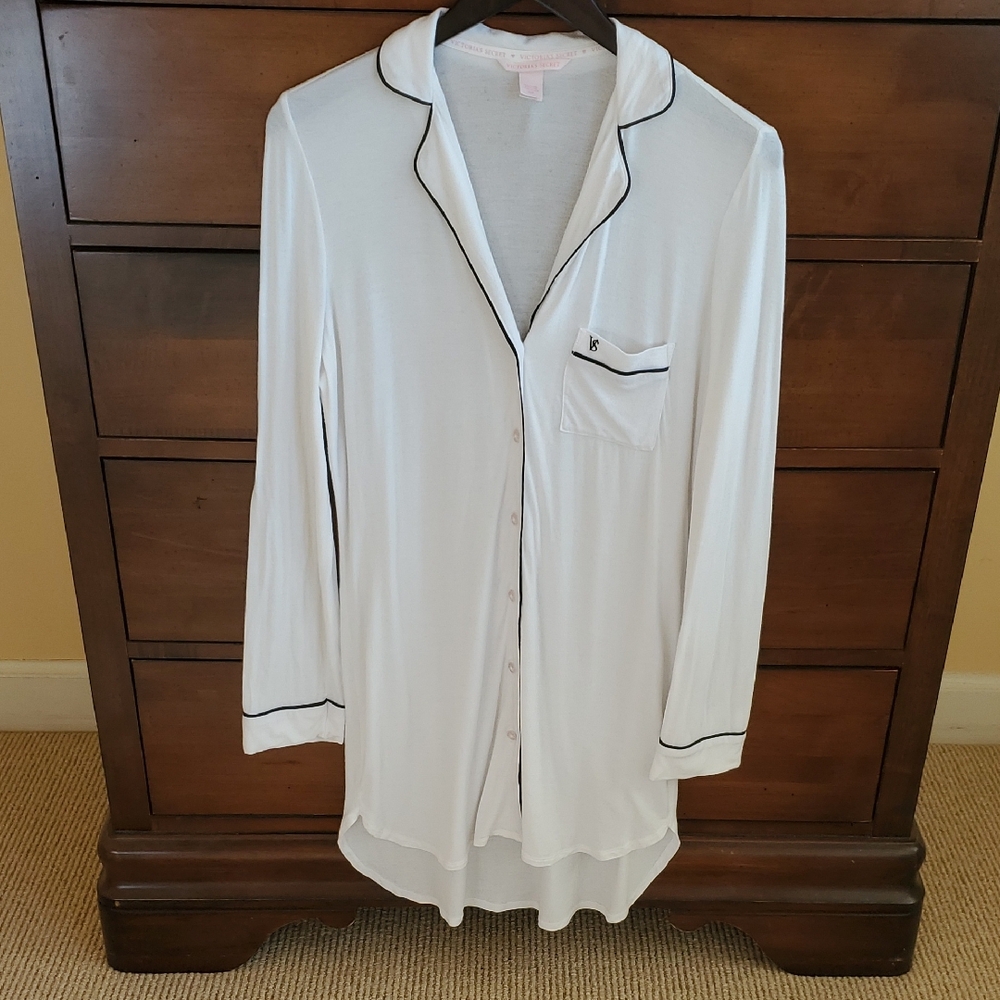 Victoria's Secret Black and Cream Pajama Nightshirt